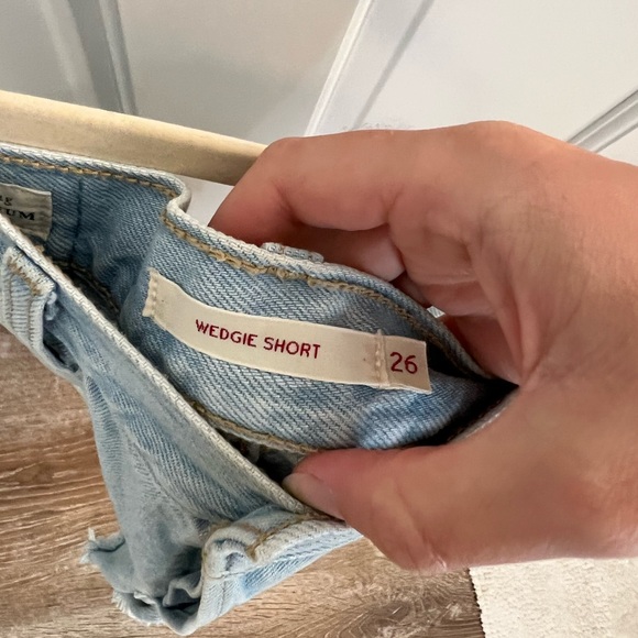 Levi Wedgi Jean shorts - Picture 3 of 3